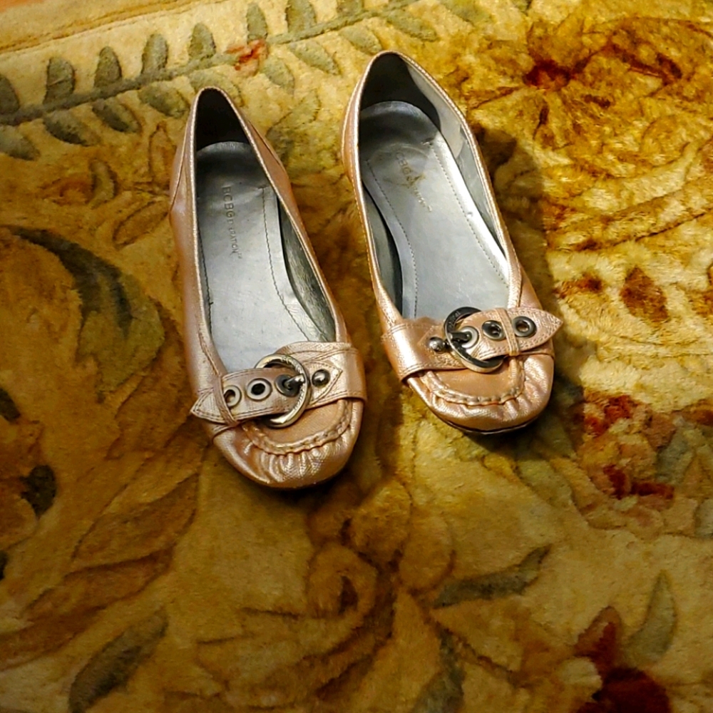 BCBG Soft Peachy-Pink, Buckle Detail Moccasin Loafers
